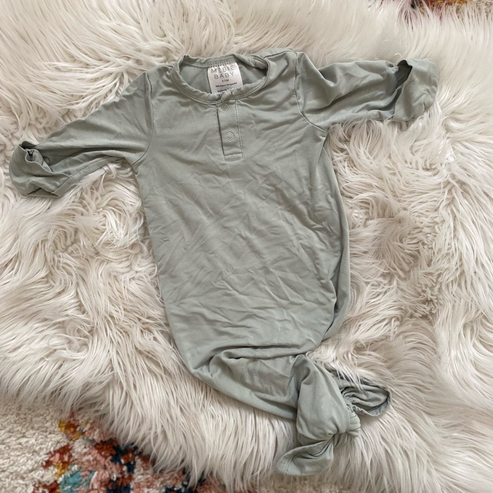 Mebie baby knotted newborn gown